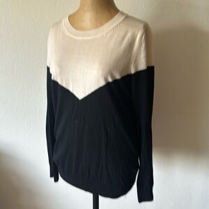 Sandro sz 2 merino wool color black sweater v shape black ivory great pre owned